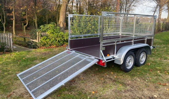 Remorque standard avec porte-&agrave;-faux arri&egrave;re